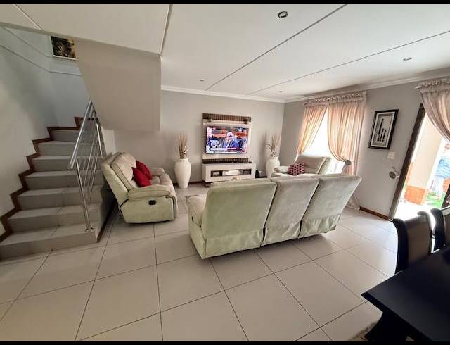 3 BEDROOM PROPERTY TO RENT IN GLEN MARAIS